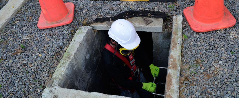 ¿En qué consiste la capacitación para trabajar de forma segura en espacios confinados?